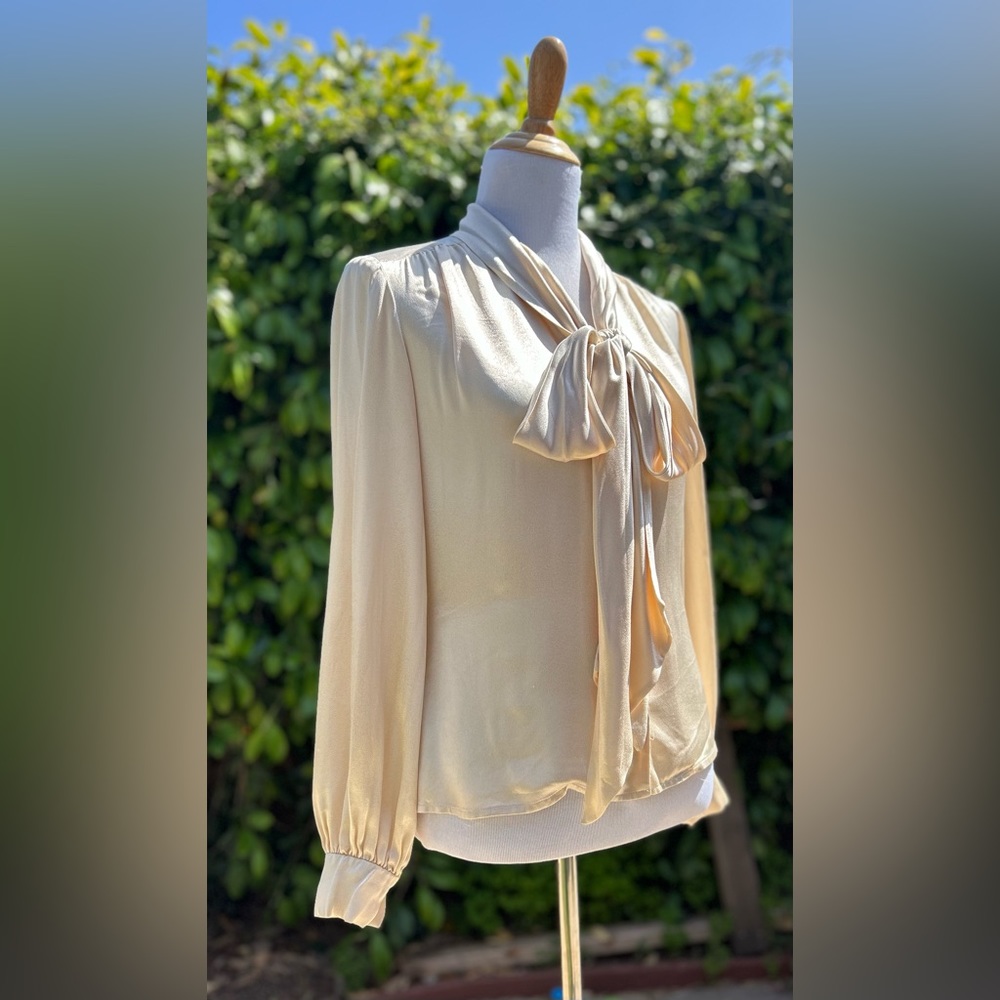 1970s LEE JORDAN NEW YORK vintage pussywillow tie ribbon cream satin blouse - Picture 3 of 7